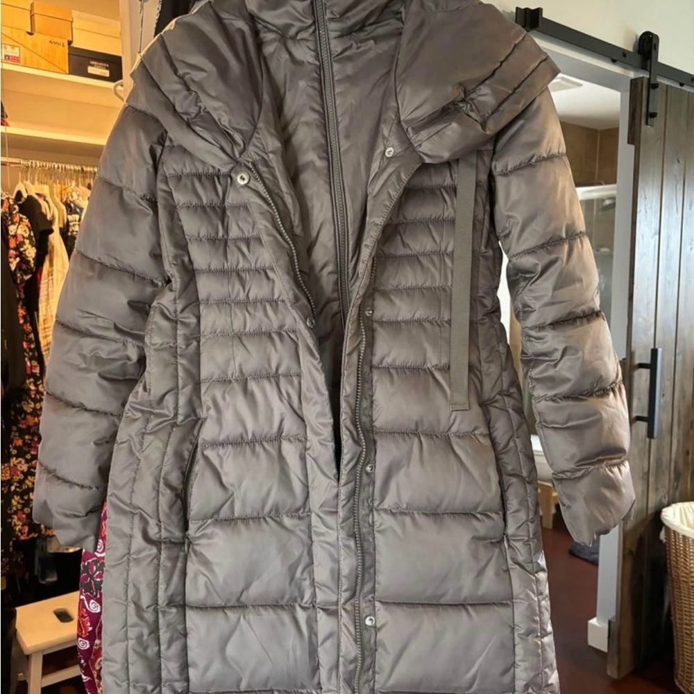 Tahari winter coat size small